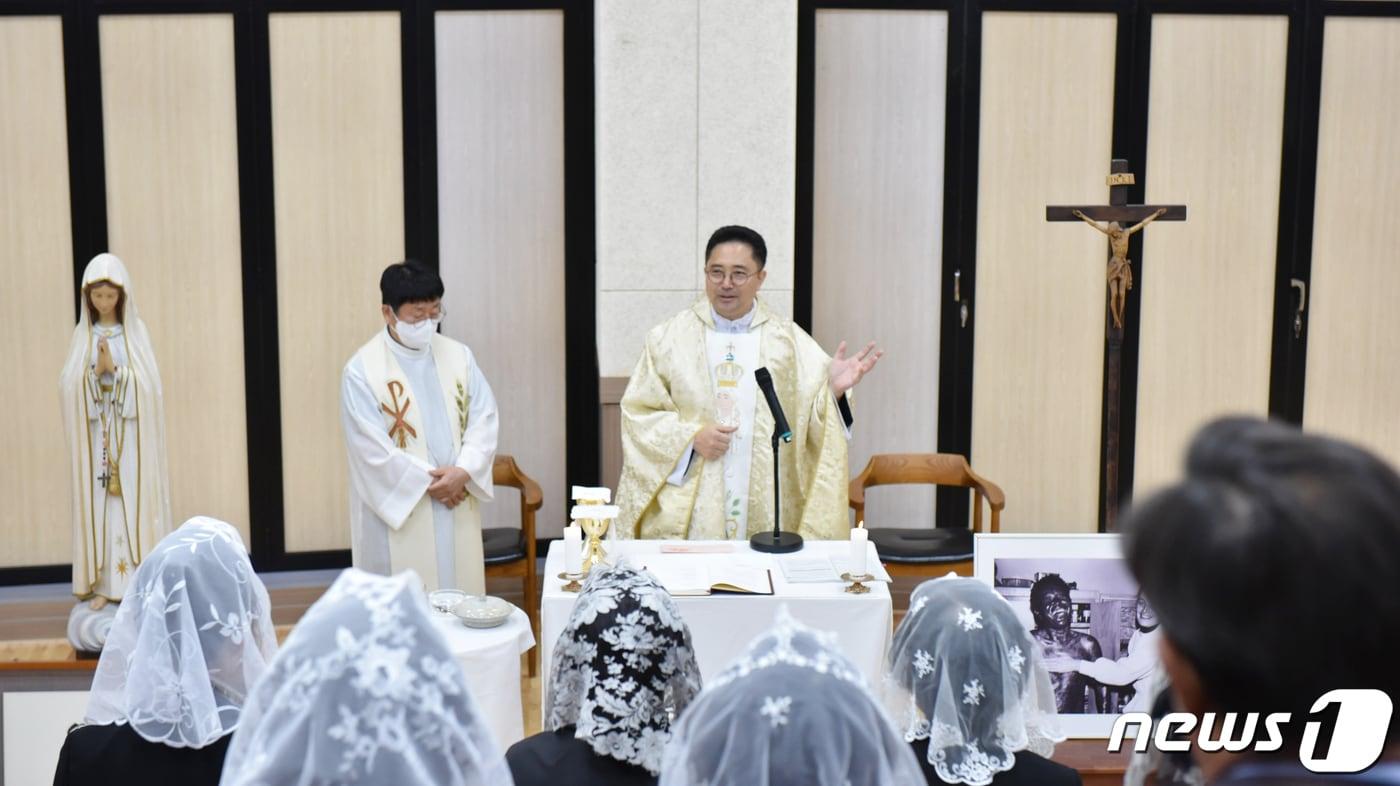 본문 이미지 - 5일 오후 전남 고흥군 도양읍 마리안느와 마가렛 나눔연수원에서 '소록도 천사' 고 마가렛 피사렉 간호사 추모 미사가 열리고 있다.2023.10.5/뉴스1 ⓒ News1 김동수 기자