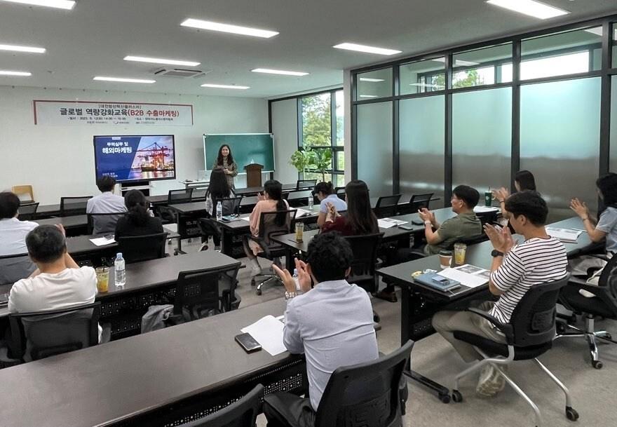 본문 이미지 - 대덕이노폴리스벤처협회 교육 프로그램 모습. /사진제공 = 대덕이노폴리스벤처협회