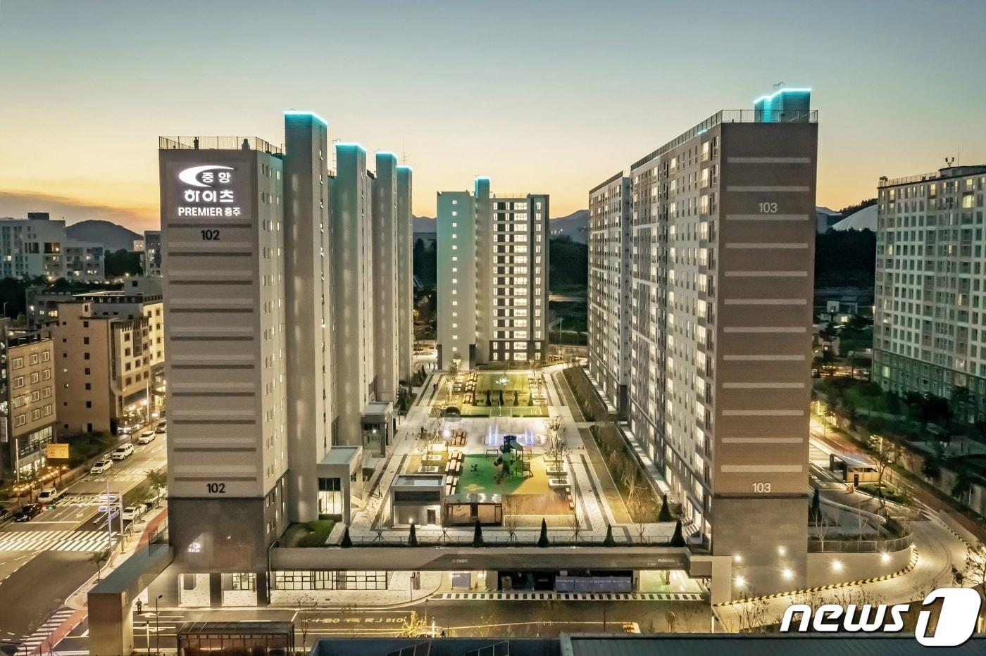  충북 서충주신도시 '중앙하이츠프리미어' 공동주택이 전 시행사 부도라는 악재를 딛고 입주를 시작했다.(중앙하이츠 입주자협의회 제공)2023.10.7/뉴스1 