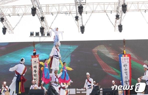 본문 이미지 - 안성 맞춤남사당 바우덕이축제.(경기관광공사 제공)/
