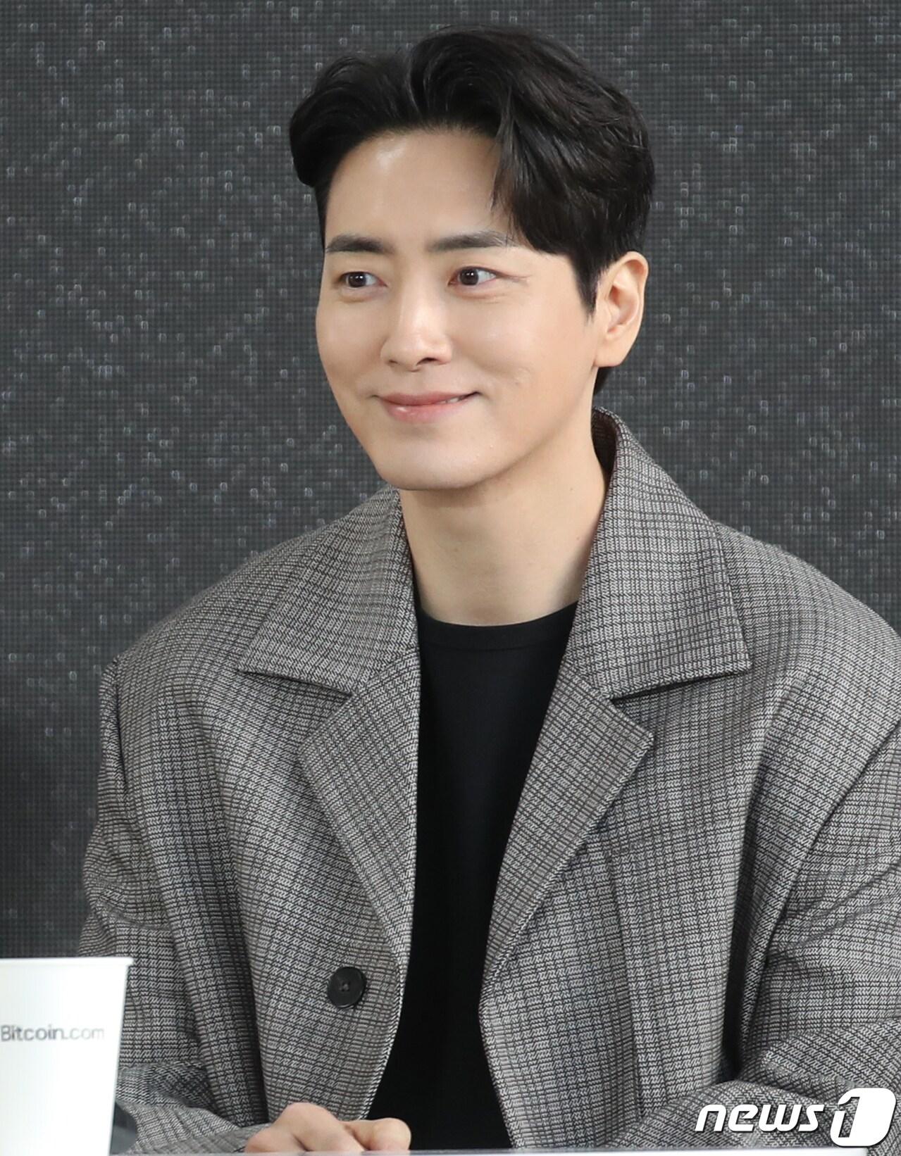 본문 이미지 - 배우 이준혁이 6일 오후 부산 해운대 영화의 전당에서 열린 제28회 부산국제영화제(BIFF) ‘비질란테’ 오픈토크에서 관객들과 즐거운 시간을 보내고 있다. 2023.10.6/뉴스1 ⓒ News1 권현진 기자