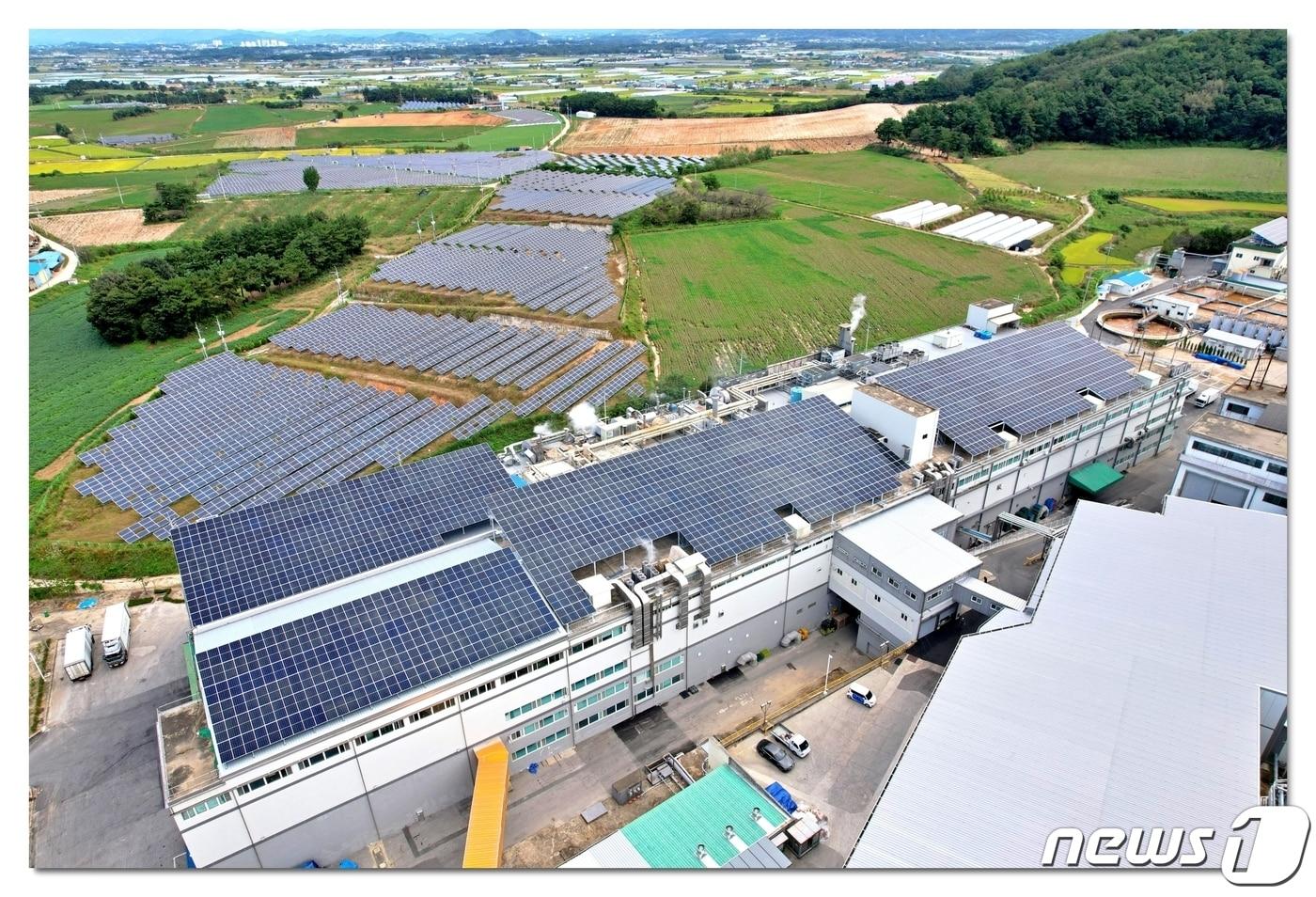 종합식품기업㈜하림이 전력의 100%를 재생에너지로 전환하는 'RE100(Renewable Energy 100)'에 동참하기 위해 태양광 발전 시설을 가동한다.(익산시 제공)2023.10.6./뉴스1