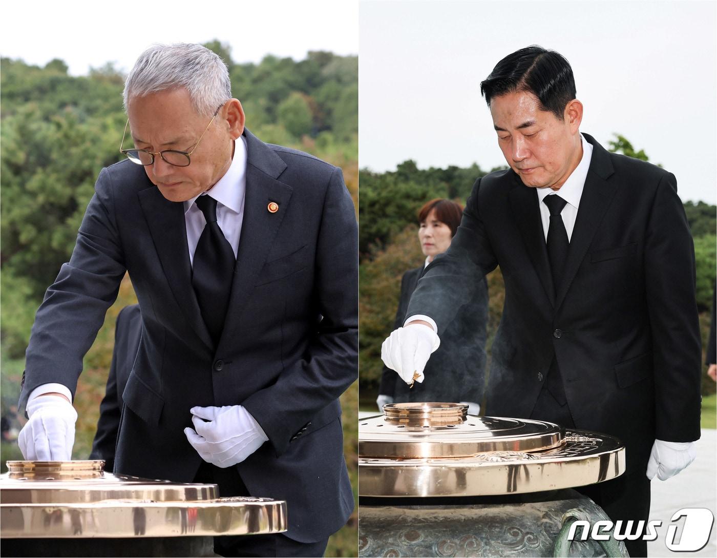 본문 이미지 - 유인촌 문화체육관광부 장관(왼쪽)과 신원식 신임 국방부 장관이 7일 서울 동작구 국립서울현충원 현충탑에서 분향을 하고 있다. (문화체육관광부, 국방부 제공) 2023.10.7/뉴스1