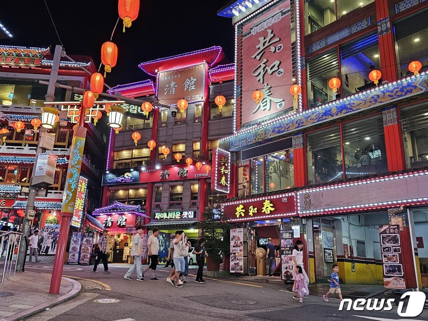 본문 이미지 - 북성동자장면거리의 야경&#40;한국관광공사 제공&#41;