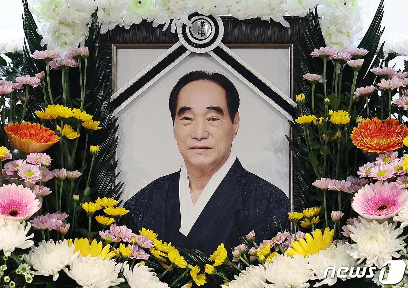 본문 이미지 - 8일 오후 서울 용산구 순천향대학교 부속 서울병원 장례식장에 멕시코 4강 신화를 쓴 ‘승부사’ 박종환 전 축구대표팀 감독의 빈소가 마련돼 있다.  2023.10.8/뉴스1 ⓒ News1 김진환 기자