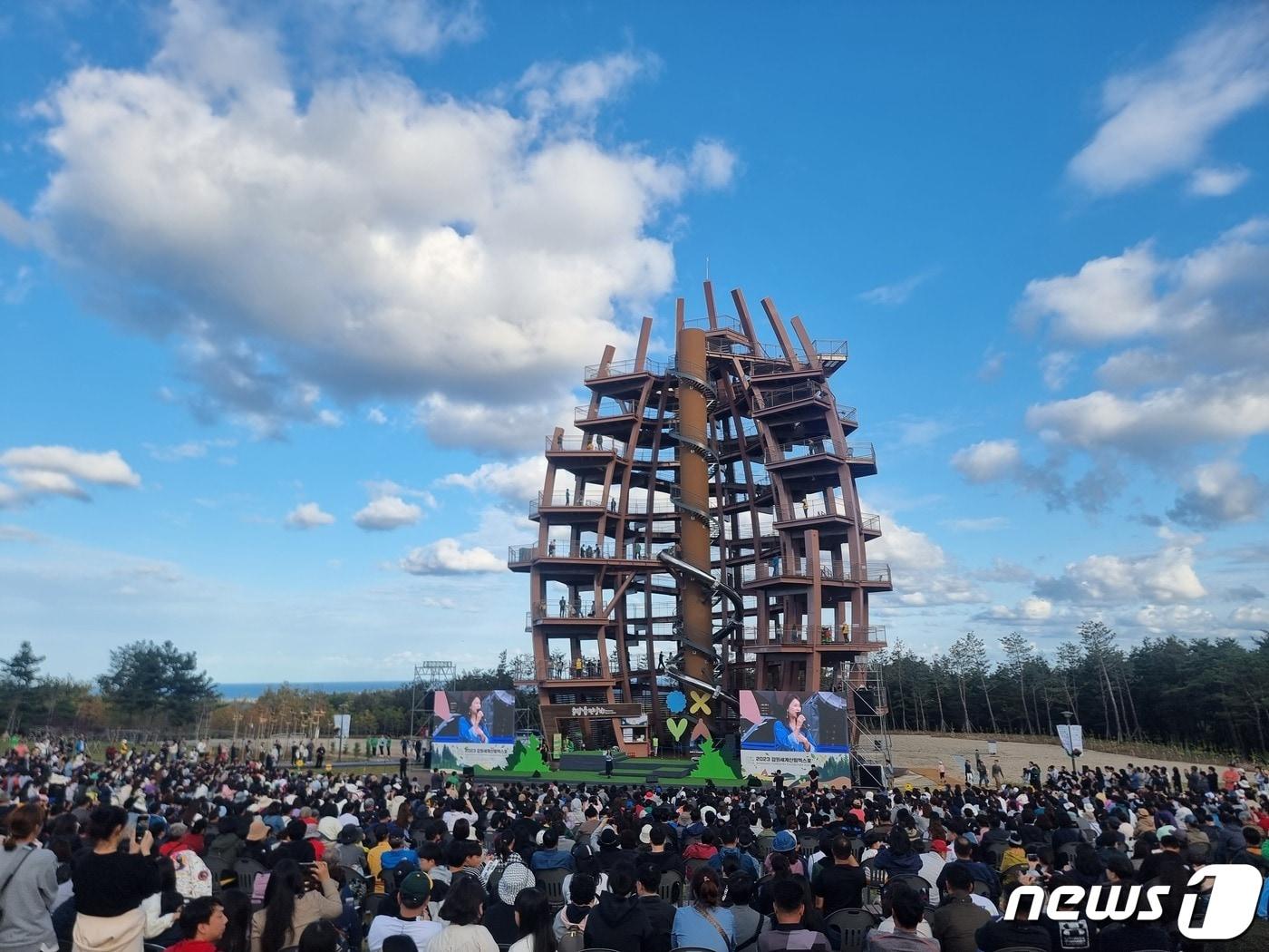 본문 이미지 - 개막 18일 만에 관람객 100만명 넘어선 2023강원세계산림엑스포.(강원세계산림엑스포조직위 제공)/뉴스1