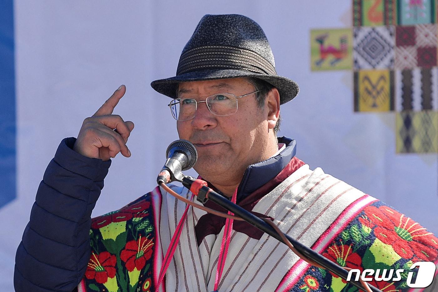 본문 이미지 - 루이스 아르세 볼리비아 대통령이 지난 7월 오루라에서 연설하고 있다. 2023.7.20 ⓒ 로이터=뉴스1 ⓒ News1 강민경 기자