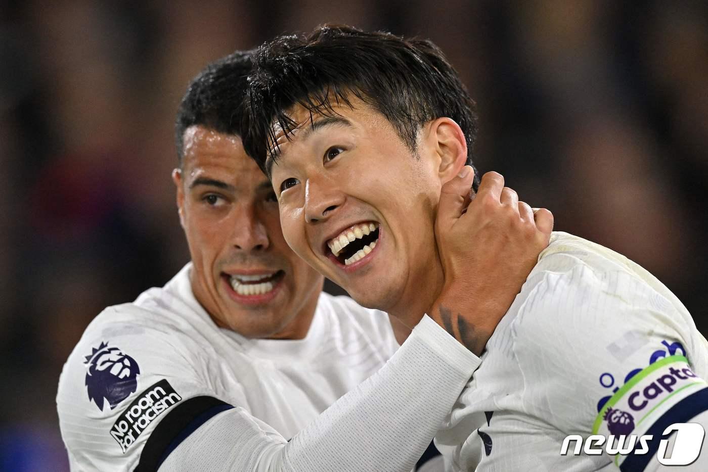 토트넘 홋스퍼의 손흥민(오른쪽) ⓒ AFP=뉴스1