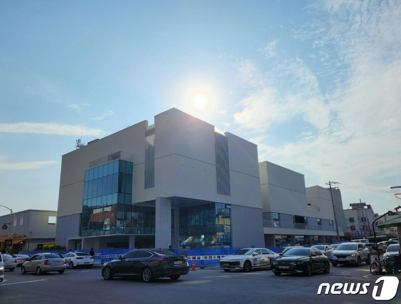 본문 이미지 - 전북 부안군은 도시재생사업의 일환으로 내년 상반기 개소를 목표로 부안 터미널 일원에 복합커뮤니티센터를 건립한다고 1일 밝혔다.(부안군 제공)2023.11.1/뉴스1 