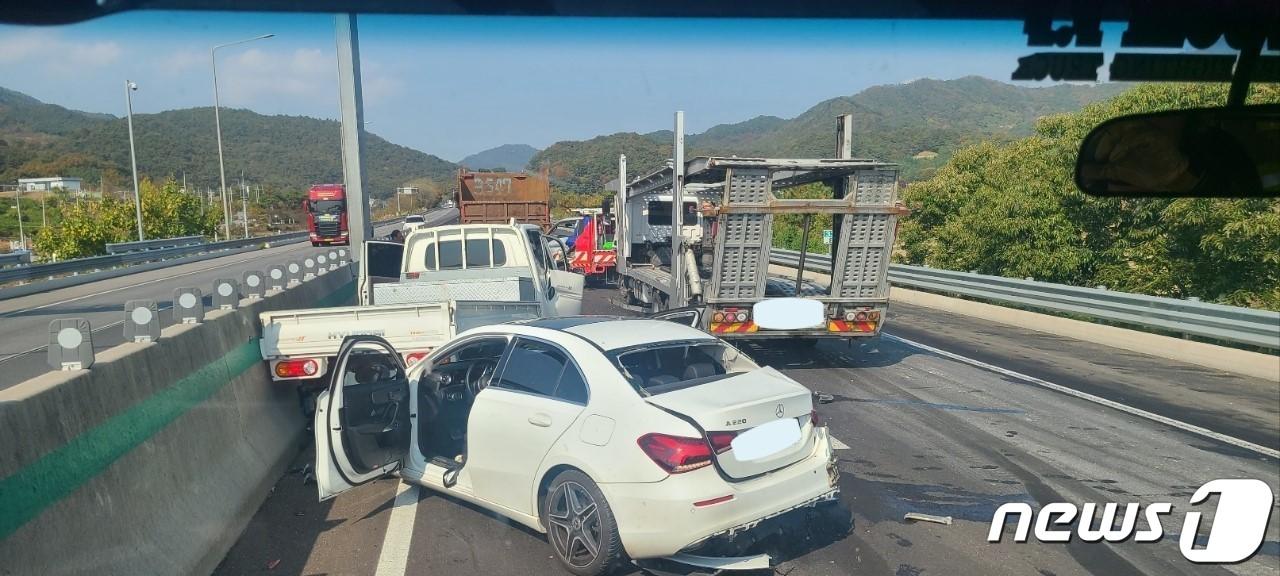 본문 이미지 - 고속도로 교통사고 모습.(뉴스1 자료사진) 2023.11.1 ⓒ 뉴스1 박지현 수습기자