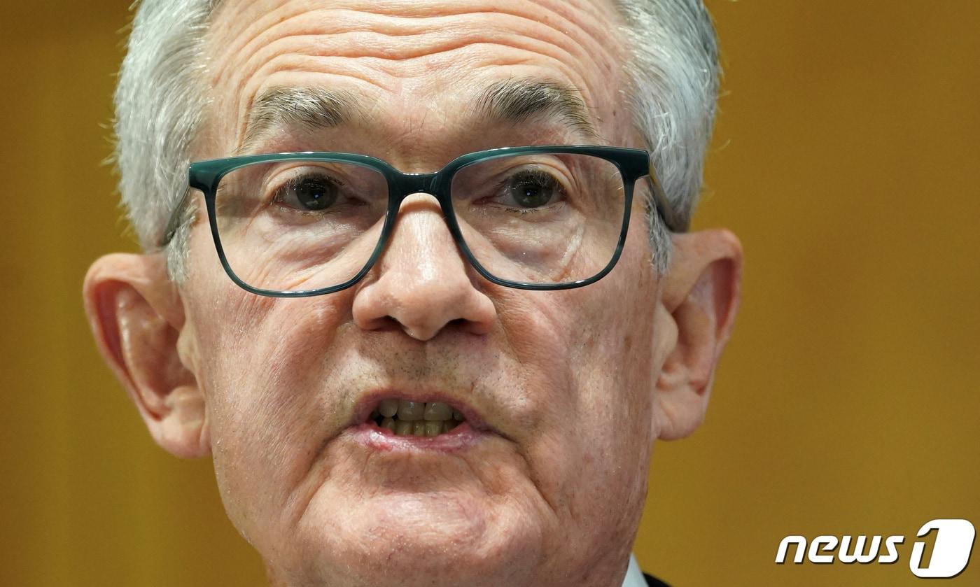 본문 이미지 - 제롬 파월 미국 연방준비제도(Fed) 의장이 9일(현지시간) 워싱턴에서 열린 IMF 콘퍼런스에 참석해 “인플레이션 완화를 위해 추가 긴축이 필요하다면 주저하지 않겠다”고 밝히고 있다. 2023.11.10 ⓒ 로이터=뉴스1 ⓒ News1 우동명 기자