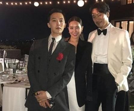 본문 이미지 - 왼쪽부터 권지용, 누나 권다미, 배우 김민준. (권다미 SNS 갈무리)