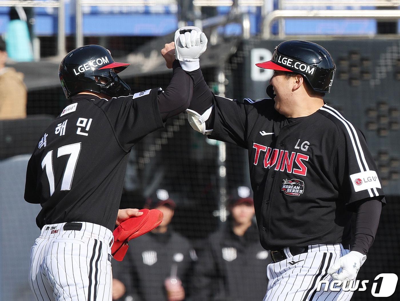 본문 이미지 - 박해민&#40;왼쪽&#41;과 김현수는 LG 트윈스에 남을까. 뉴스1 DB ⓒ News1 이재명 기자