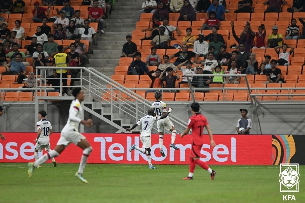 본문 이미지 - 한국 17세 이하 축구대표팀이 미국과의 인도네시아 U17 월드컵 1차전서 패했다. (대한축구협회 제공)