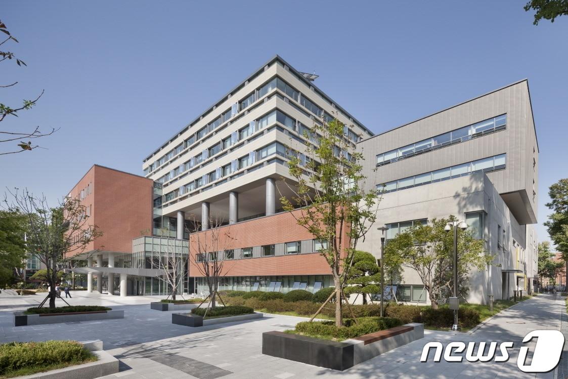 본문 이미지 - 한국방송통신대학교 전경.