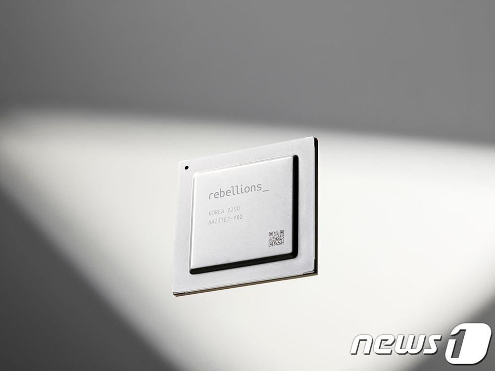 본문 이미지 -  리벨리온 AI 반도체 칩 &#39;아톰&#40;ATOM&#41;&#39; 이미지. &#40;리벨리온 제공&#41;