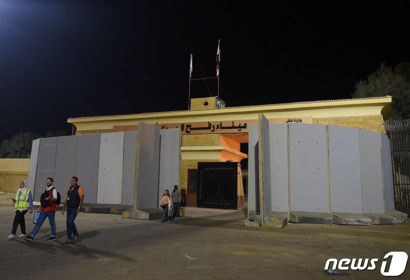 12일&#40;현지시간&#41; 이집트 국경에서 바라본 라파 검문소의 모습. 2023.11.12. ⓒ 로이터=뉴스1 ⓒ News1 정지윤 기자