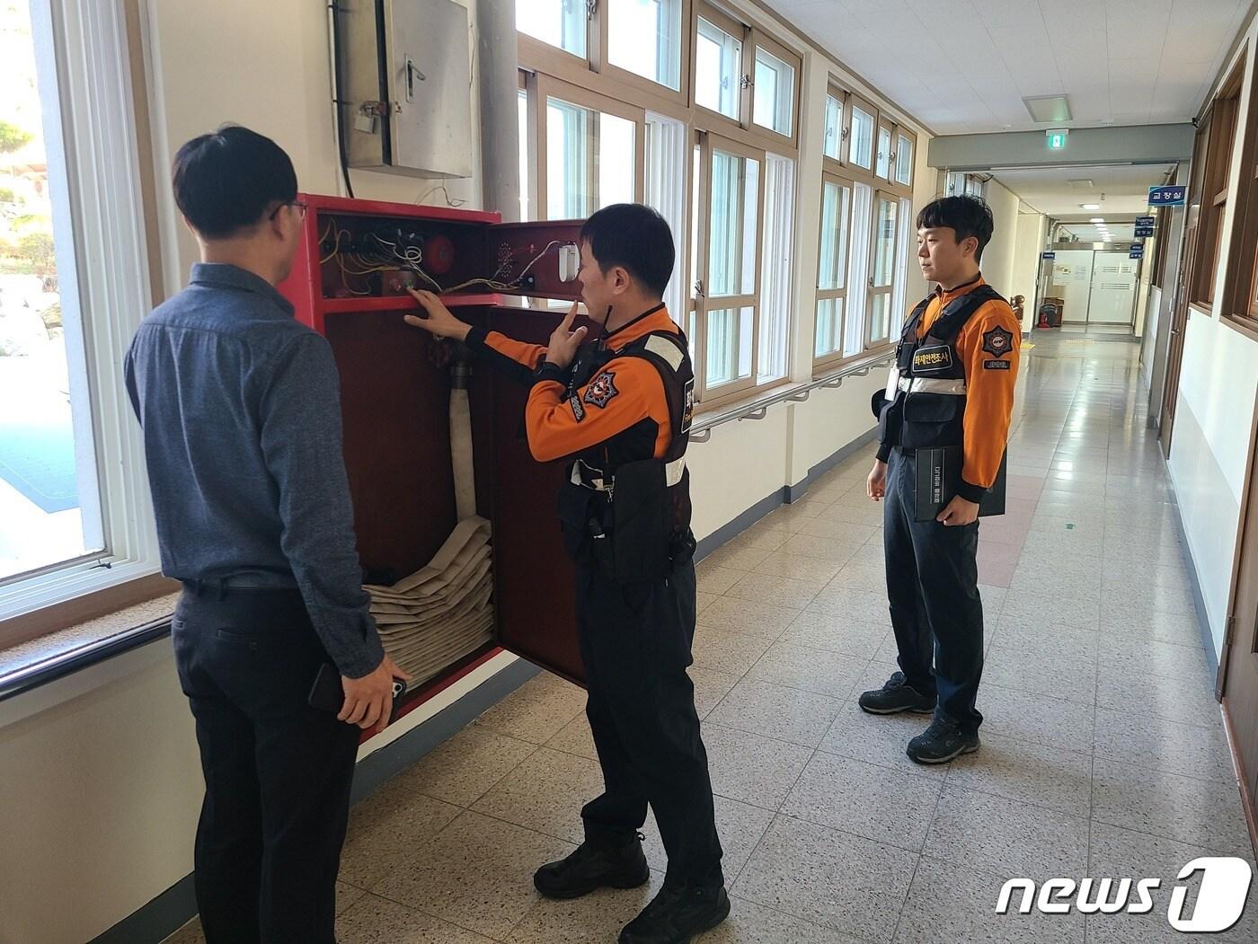 본문 이미지 - 전북 경찰·소방이 '2024년도 대학수학능력시험'을 앞두고 수능시험장 안전 특별관리에 나선다.(전북소방본부 제공)2023.11.14/뉴스1