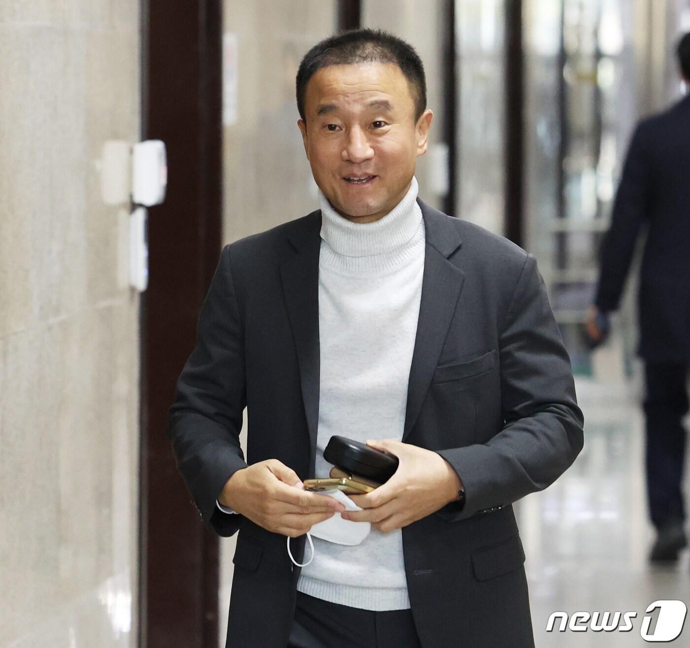 본문 이미지 - 한병도 더불어민주당 전략기획위원장이 14일 오전 서울 여의도 국회에서 열린 총선기획단 제2차 비공개 회의에 참석하고 있다. 2023.11.14/뉴스1 ⓒ News1 송원영 기자