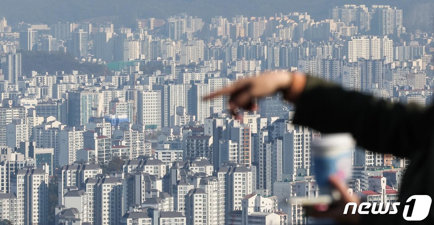 본문 이미지 - 서울 남산에서 바라본 아파트 단지 모습. 2023.11.14/뉴스1 ⓒ News1 허경 기자