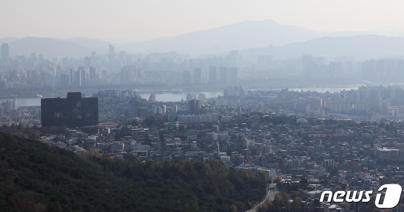 본문 이미지 -  서울 남산에서 바라본 아파트 단지 모습. 2023.11.14/뉴스1 ⓒ News1 허경 기자