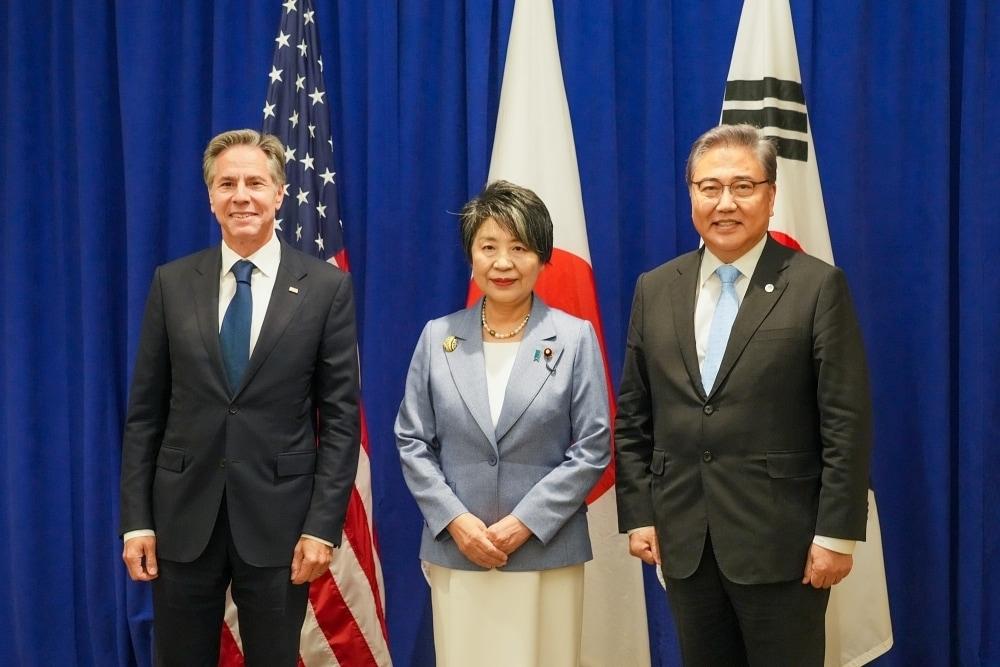 본문 이미지 - 왼쪽부터 토니 블링컨 미국 국무장관, 가미카와 요코 일본 외무상, 박진 외교부 장관. (외교부 제공)