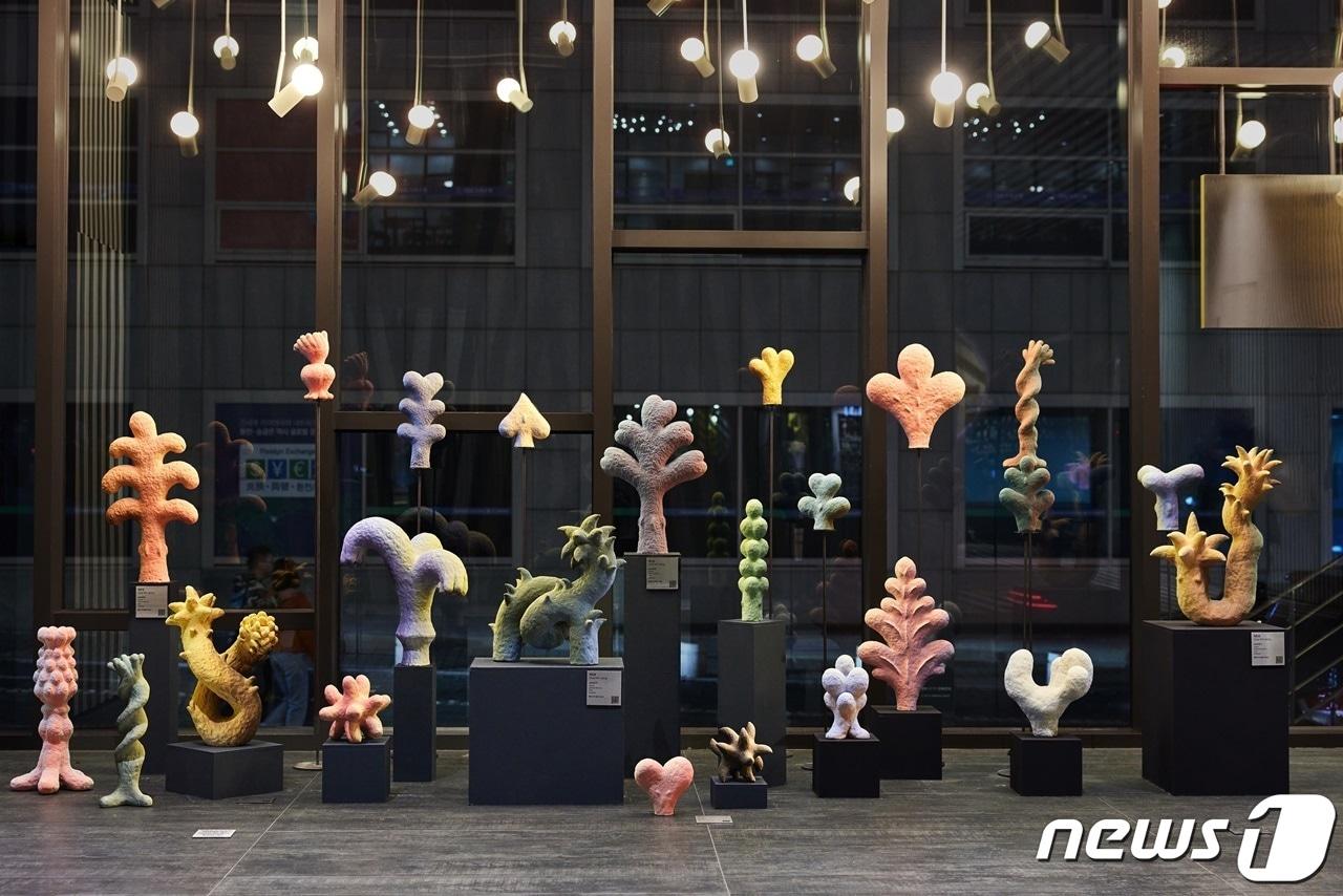 본문 이미지 - L7명동 '수평선' 전시 중 채민정 작가 '플랜트 시리즈'(롯데호텔앤리조트 제공)