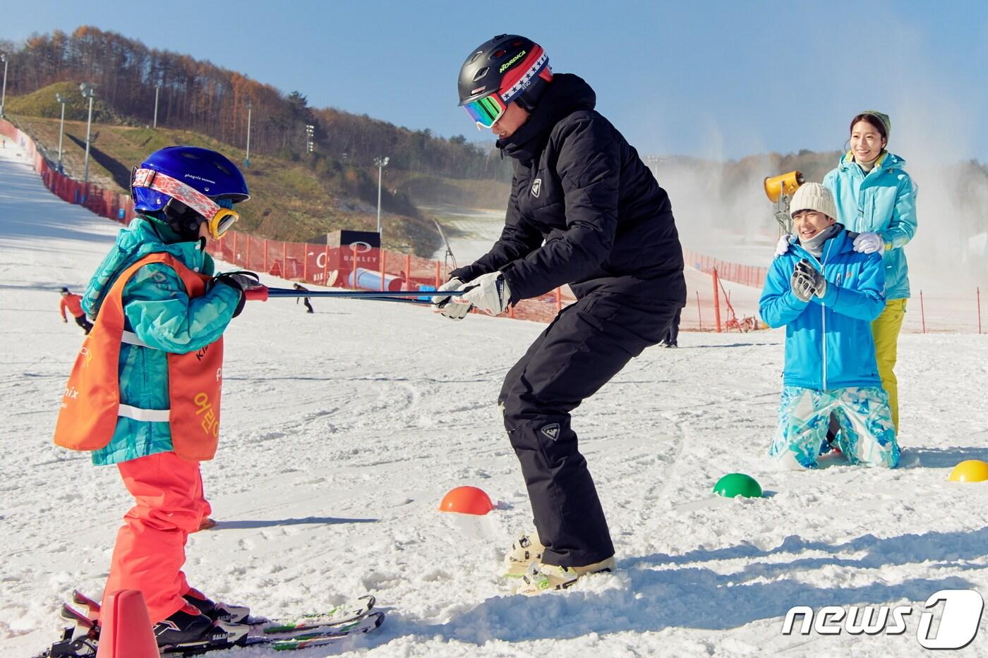 본문 이미지 - 휘닉스 스노우파크 스키 강습(휘닉스파크 제공)