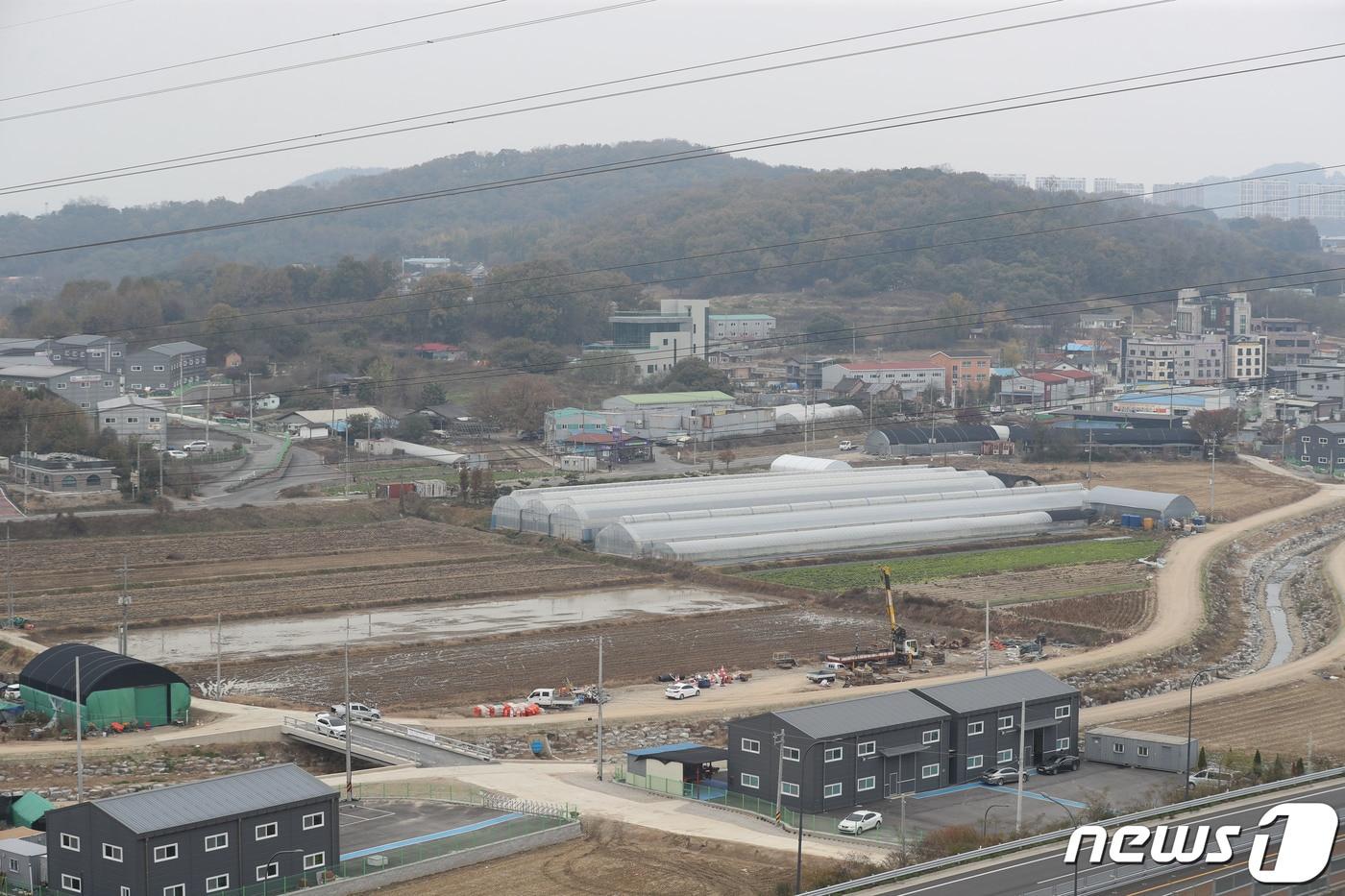 본문 이미지 - 경기 오산시 서동 일대에서 바라본 오산세교3지구의 모습. 2023.11.15/뉴스1 ⓒ News1 김영운 기자