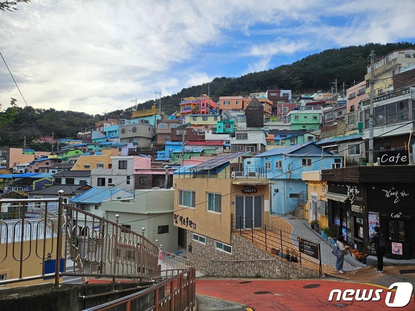 본문 이미지 - 부산 사하구 감천문화마을 전경./뉴스1 권영지 기자