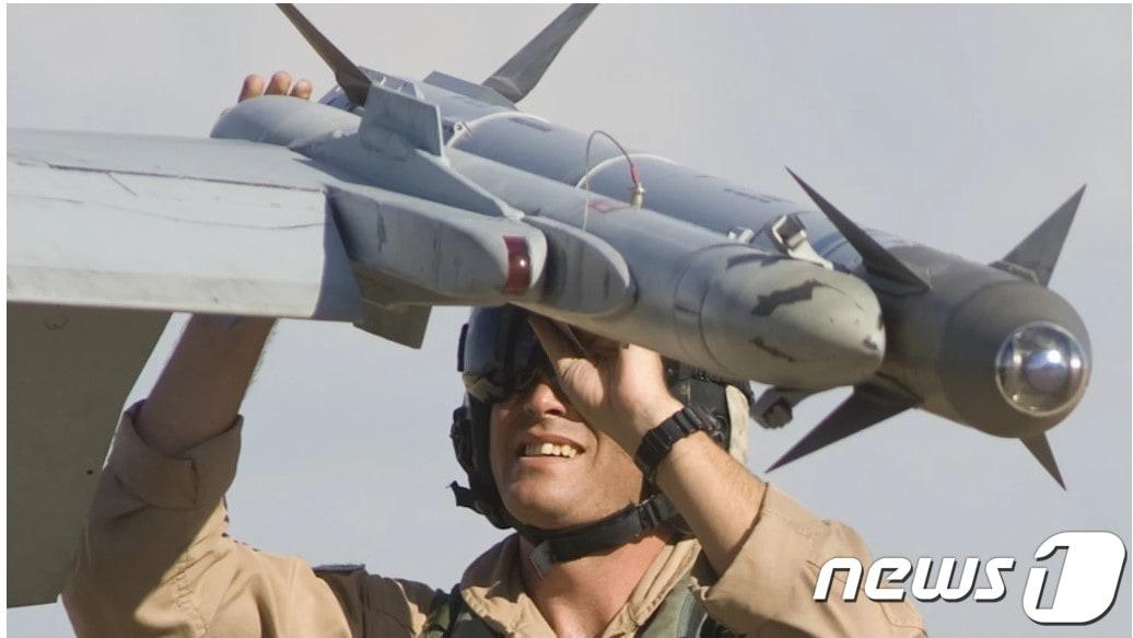 본문 이미지 - 미 국무부가 15일(현지시간) 단거리 공대공 미사일 AIM-9X 사이드와인더와 관련 장비를 약 5210만달러(약 680억원)에 한국 정부에 판매하는 것을 잠정 승인했다. 출처: 레이시온