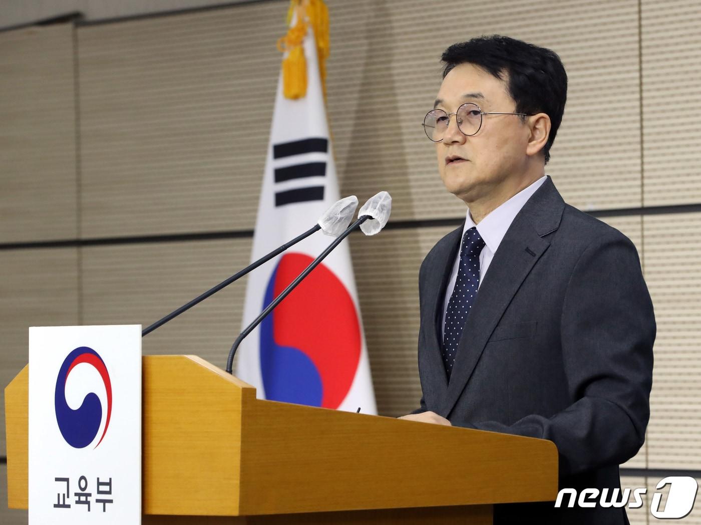 본문 이미지 - 정문성 2024학년도 대학수학능력시험 출제위원장이 16일 오전 세종시 정부세종청사 교육부에서 2024학년도 대학수학능력시험 출제 경향을 발표하고 있다. 2023.11.16/뉴스1 ⓒ News1 김기남 기자