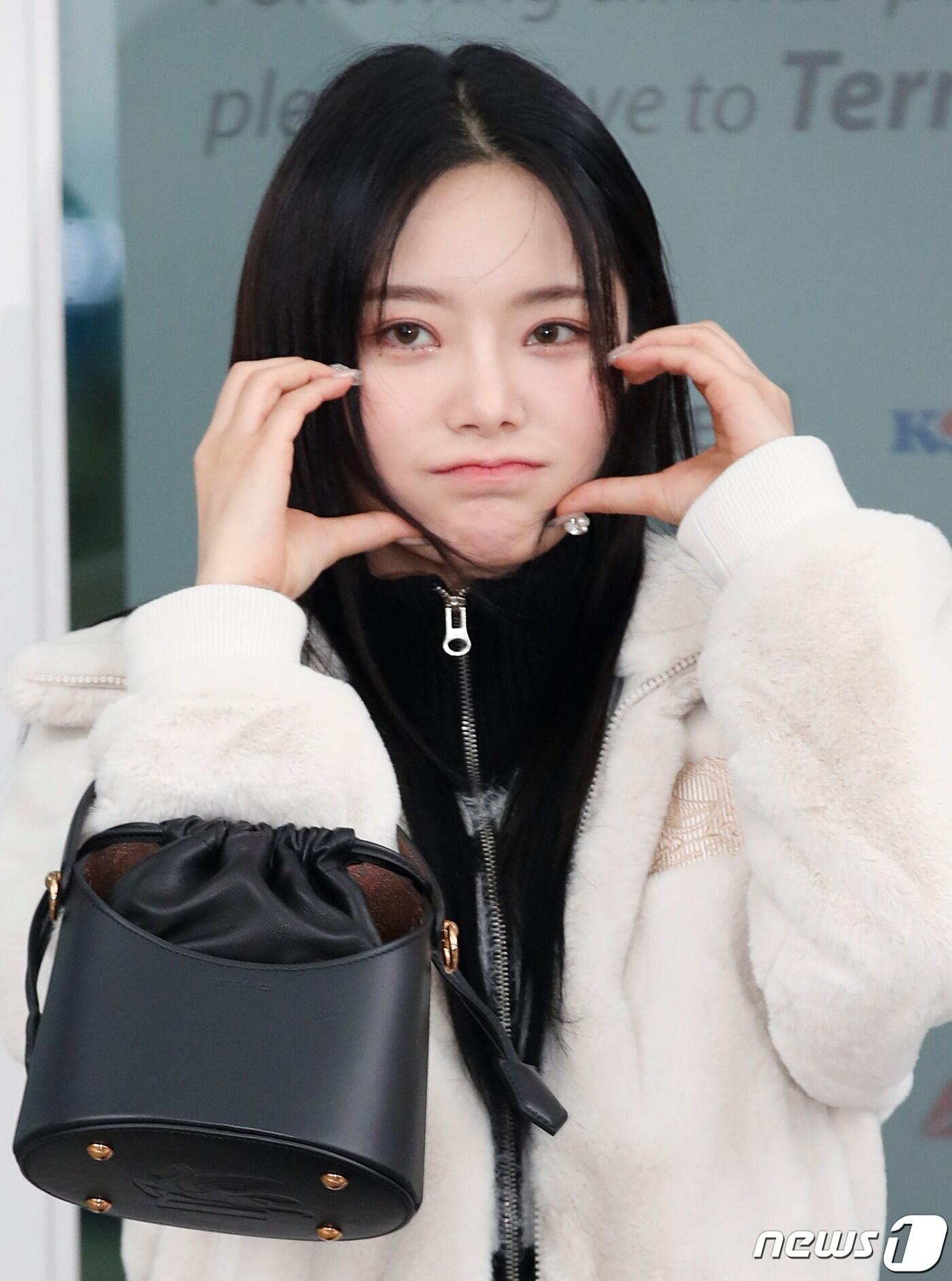 본문 이미지 - 피프티피프티 키나가 빌보드 어워드 참석을 위해 출국했다.  ⓒ News1 권현진 기자