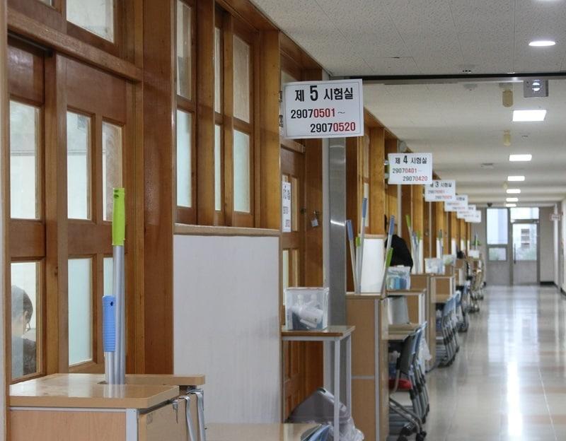 본문 이미지 -  세종시 양지고등학교 수능 시험장.  / 뉴스1