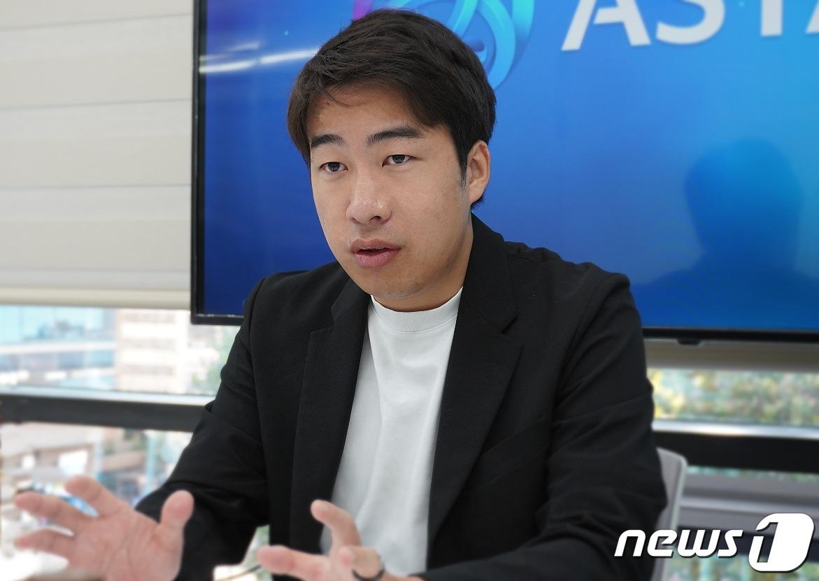 본문 이미지 - 소타 와나타베 아스타네트워크 CEO가 <뉴스1>과 인터뷰하고 있다.