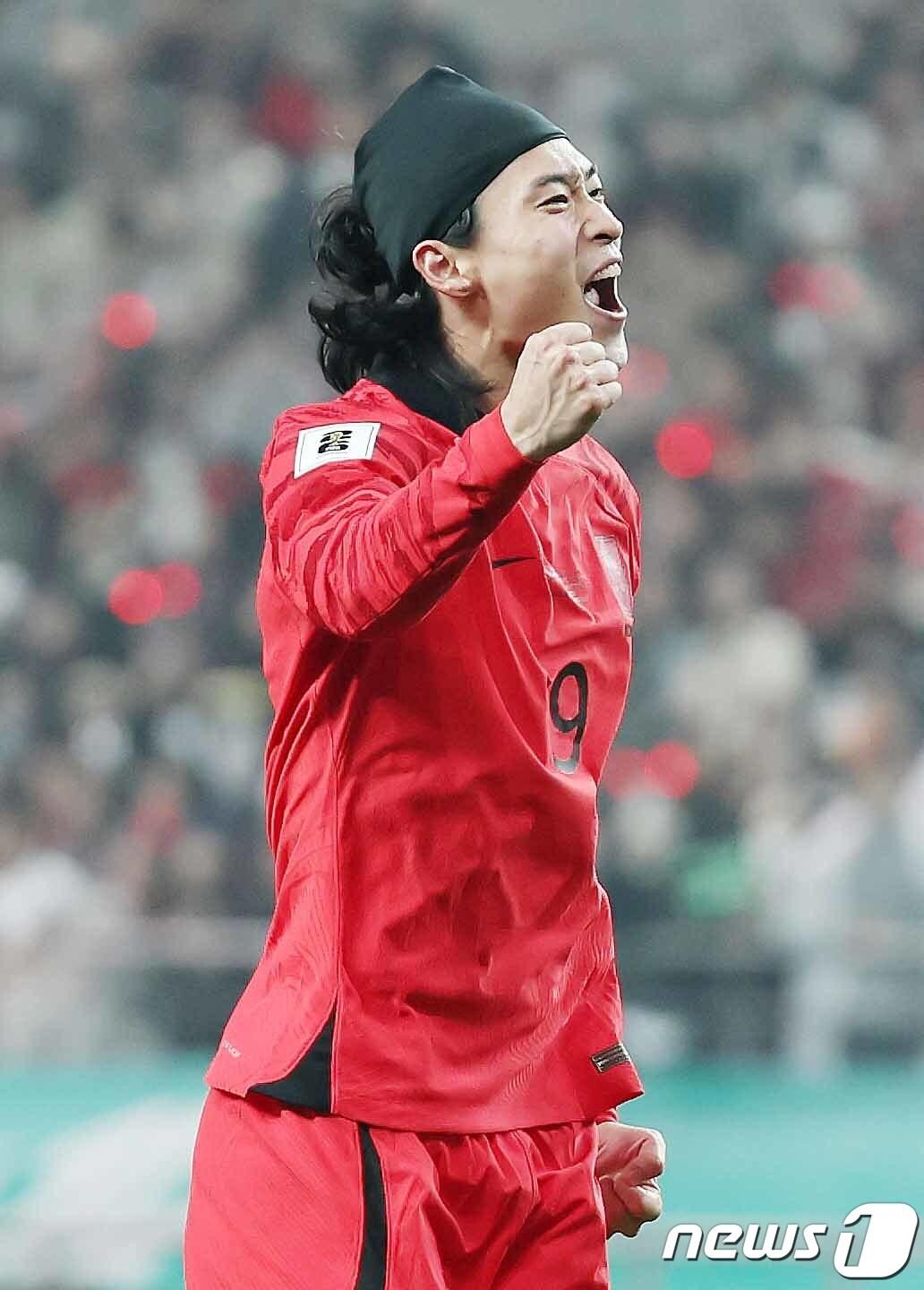 본문 이미지 - 16일 서울 마포구 서울월드컵경기장에서 열린 2026 FIFA 북중미 월드컵 아시아 지역 2차 예선 C조 조별리그 대한민국과 싱가포르의 경기에서 조규성이 첫 골을 성공시킨 뒤 포효하고 있다. 2023.11.16/뉴스1 ⓒ News1 민경석 기자