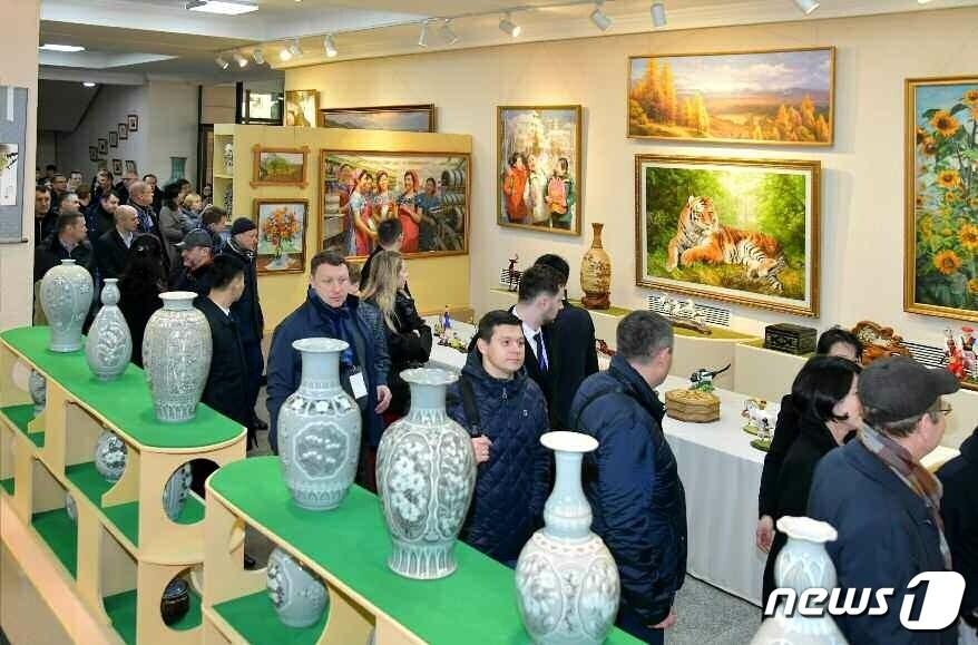 본문 이미지 - &#40;평양 노동신문=뉴스1&#41; = 만수대창작사 미술작품전시관. [국내에서만 사용가능. 재배포 금지. DB 금지. For Use Only in the Republic of Korea. Redistribution Prohibited] rodongphoto@news1.kr