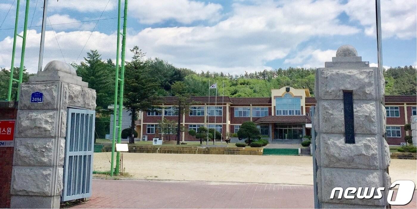 충북 청주 미원중학교 전경/뉴스1