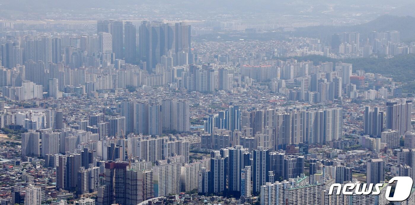 본문 이미지 - 대구의 아파트 중위 매매가격은 보합세를, 전세가격은 한달 만에 하락세로 전환했다. 사진은 대구 도심 전경.(사진은 기사 내용과 무관함) ⓒ News1 DB