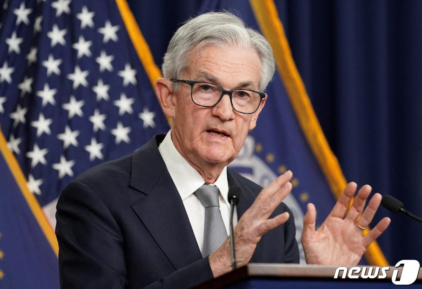 본문 이미지 - 제롬 파월 미국 연방준비제도(Fed·연준) 의장이 1일 (현지시간) 워싱턴 연준에서 기준 금리를 또 동결한 FOMC 정례 회의 직후 기자회견을 갖고 “당장은 금리 인하는 고려하지 않는다”고 밝히고 있다. 2023.11.2 ⓒ 로이터=뉴스1 ⓒ News1 우동명 기자