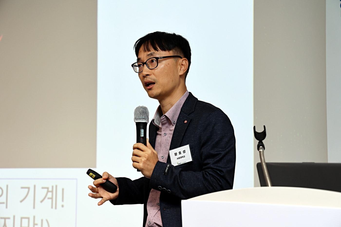 황호성 서울대학교 교수가 2일 경기도 한국과학기술한림원 회관에서 열린 포럼에서 발언하고 있다. &#40;한국과학기술한림원, 한국과학기자협회 제공&#41; 2023.11.02 /뉴스1