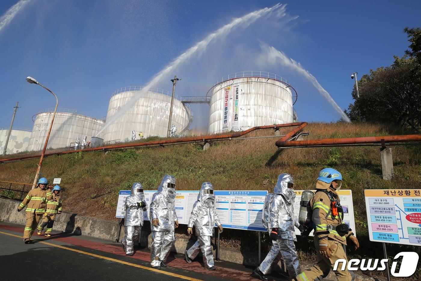 본문 이미지 -  방열복을 착용한 소방관들 (기사과 관련 없음. 뉴스1 사진자료)2026.2 .10ⓒ 뉴스1 공정식 기자