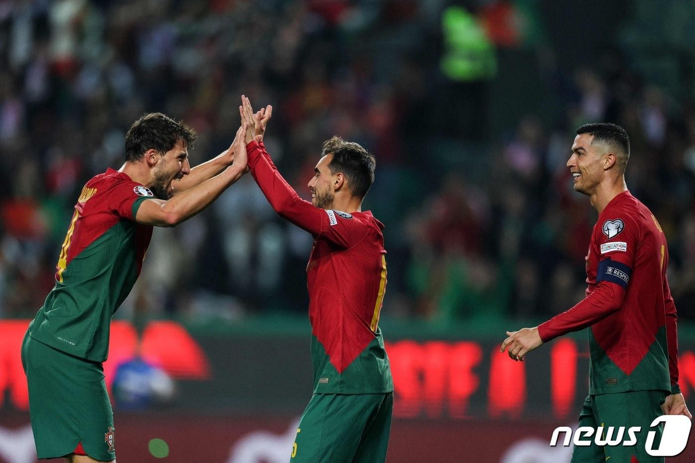 포르투갈이 아이슬란드를 꺾고 유로 2024 예선 10전 전승을 기록했다. ⓒ AFP=뉴스1