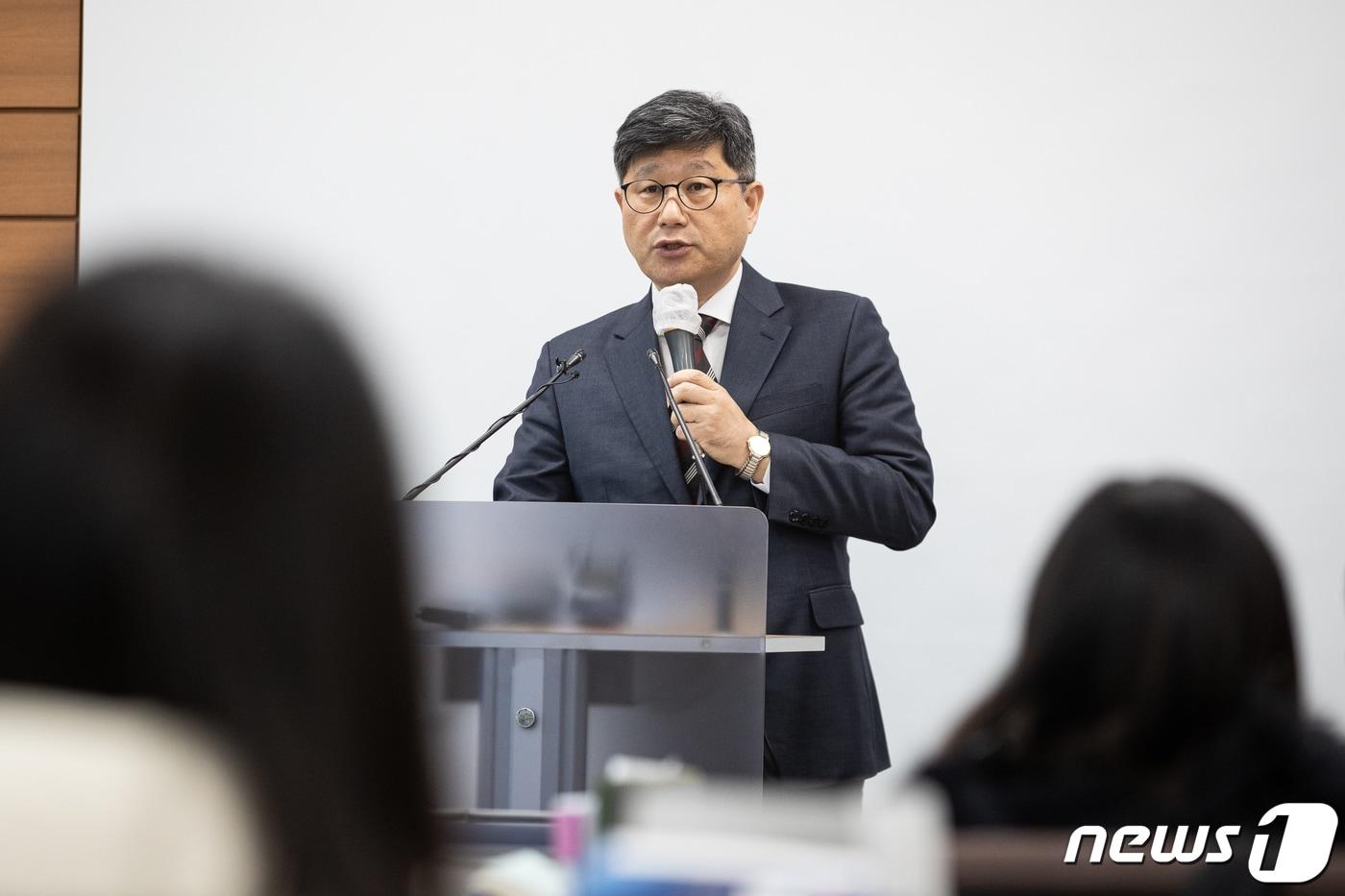 윤웅장 법무부 범죄예방정책국장이 20일 서울고검에서 전자감독 피해자 보호시스템 강화 방안을 설명하고 있다. 2023.11.20/뉴스1 ⓒ News1 유승관 기자