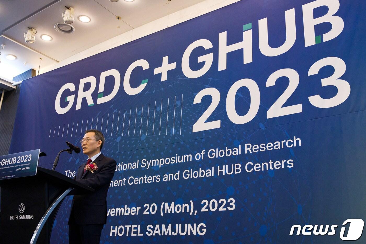 이종호 과학기술정보통신부 장관이 20일 오후 서울 강남구 삼정호텔에서 열린 '2023 해외우수연구기관 국제공동연구 심포지엄'에서 축사하고 있다. (과학기술정보통신부 제공) 2023.11.20/뉴스1