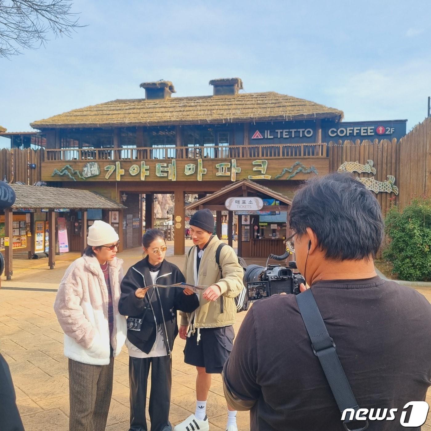 본문 이미지 - 대만 공중파 예능 The Actors Journey 촬영 장면 (김해시 제공)