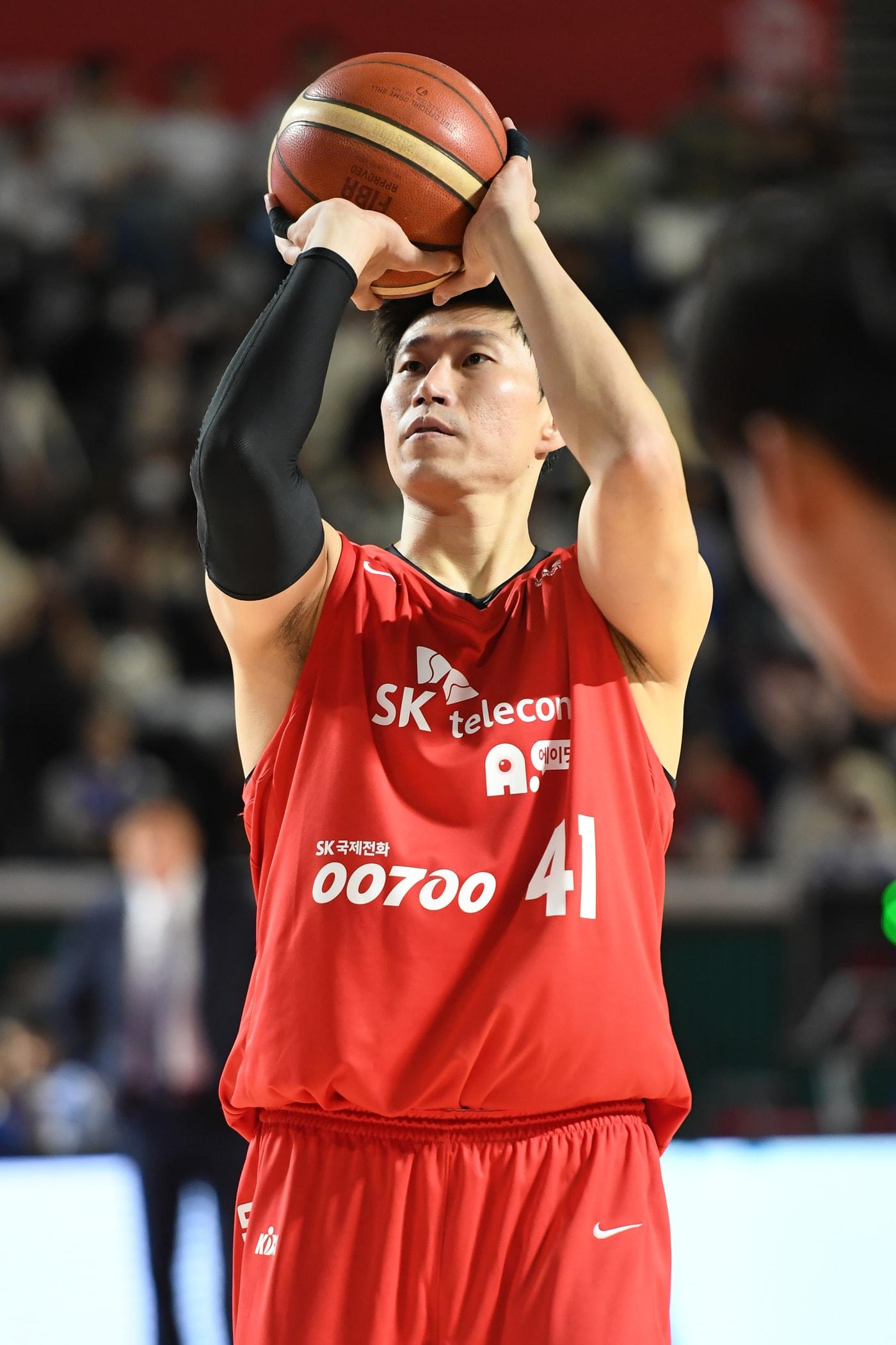 본문 이미지 - 서울 SK의 오세근. (KBL 제공)