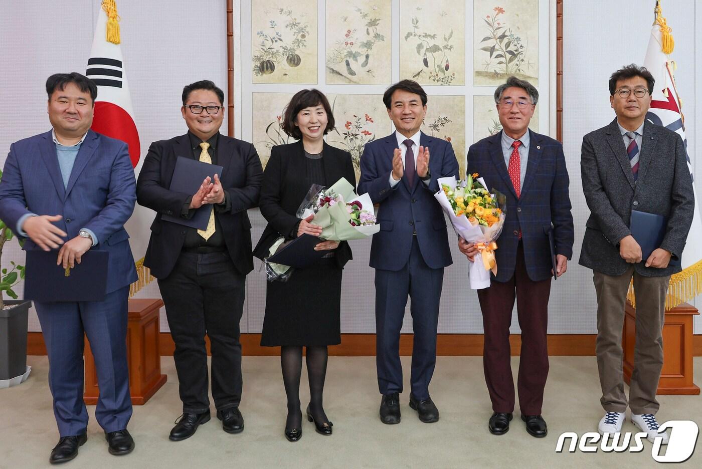 본문 이미지 - ‘강원세계산림엑스포’ 유공자 표창 수여식.(강원도 제공) 2023.11.21/뉴스1