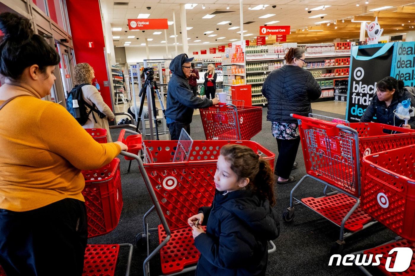 미국 11월 소매판매 전월대비 0.3%↑…예상 밖 증가 - 뉴스1