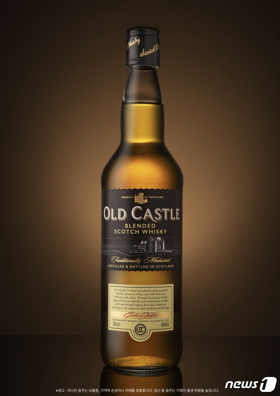 본문 이미지 - 정통 블렌디드 스카치 위스키 올드 캐슬.(골든블루 인터내셔널 제공)